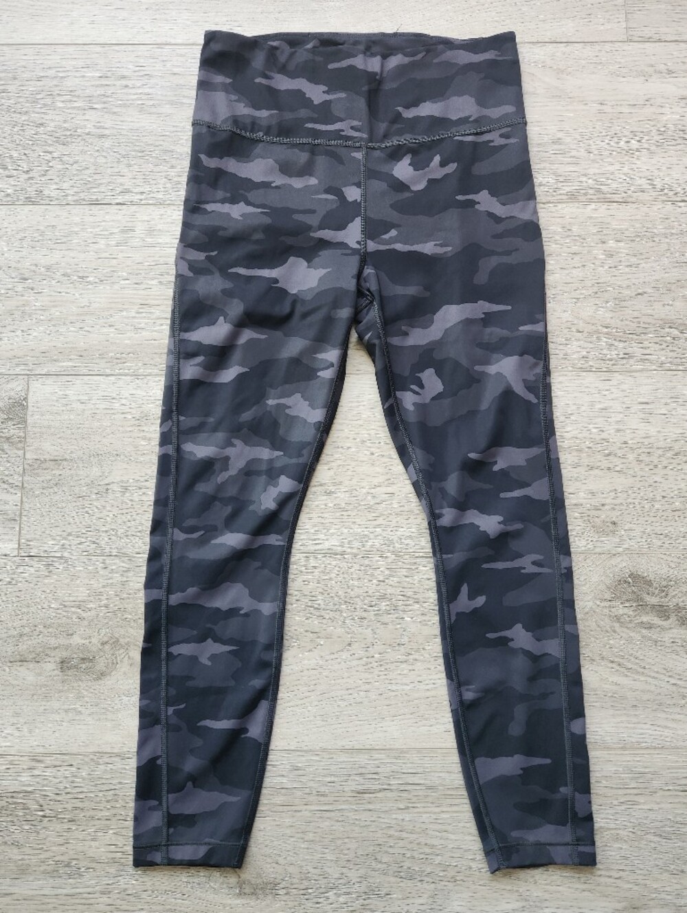 Athleta Gray Black Camo Ultimate ⅞ Tight Leggings Womens Small Yoga Activewear